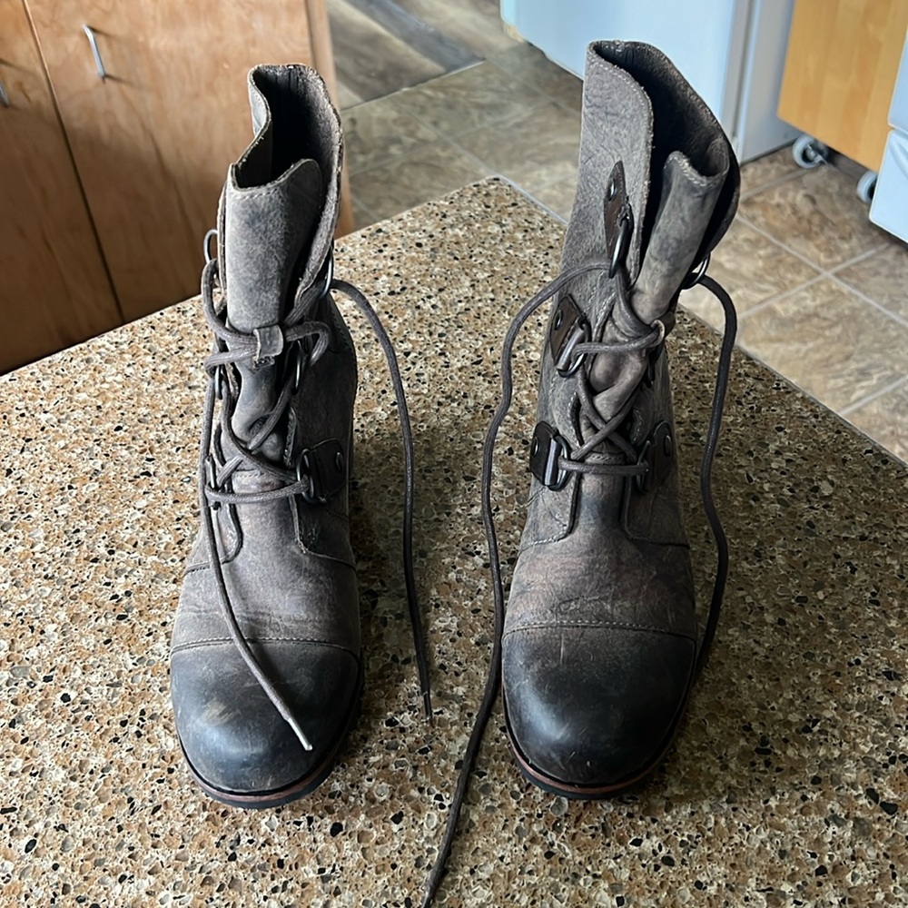 Sorel Joan of Arctic Wedge Leather Lace-Up